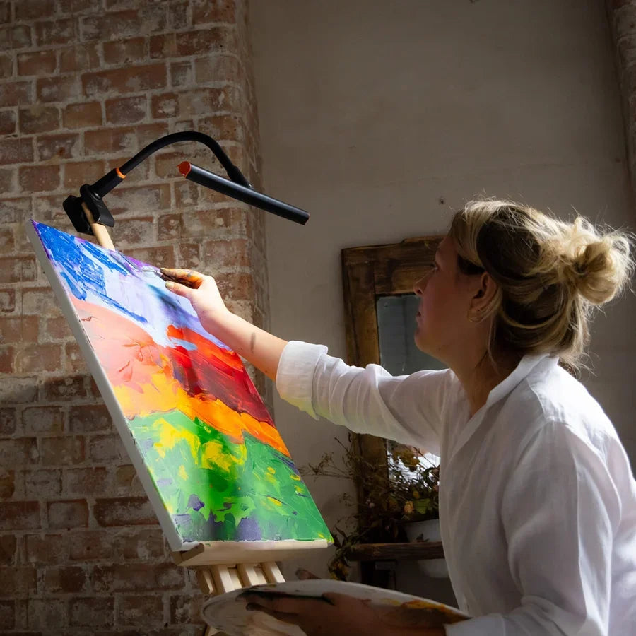 A Guide to Daylight Lamps for Artists: Choosing the Right Light for Your Creative Space