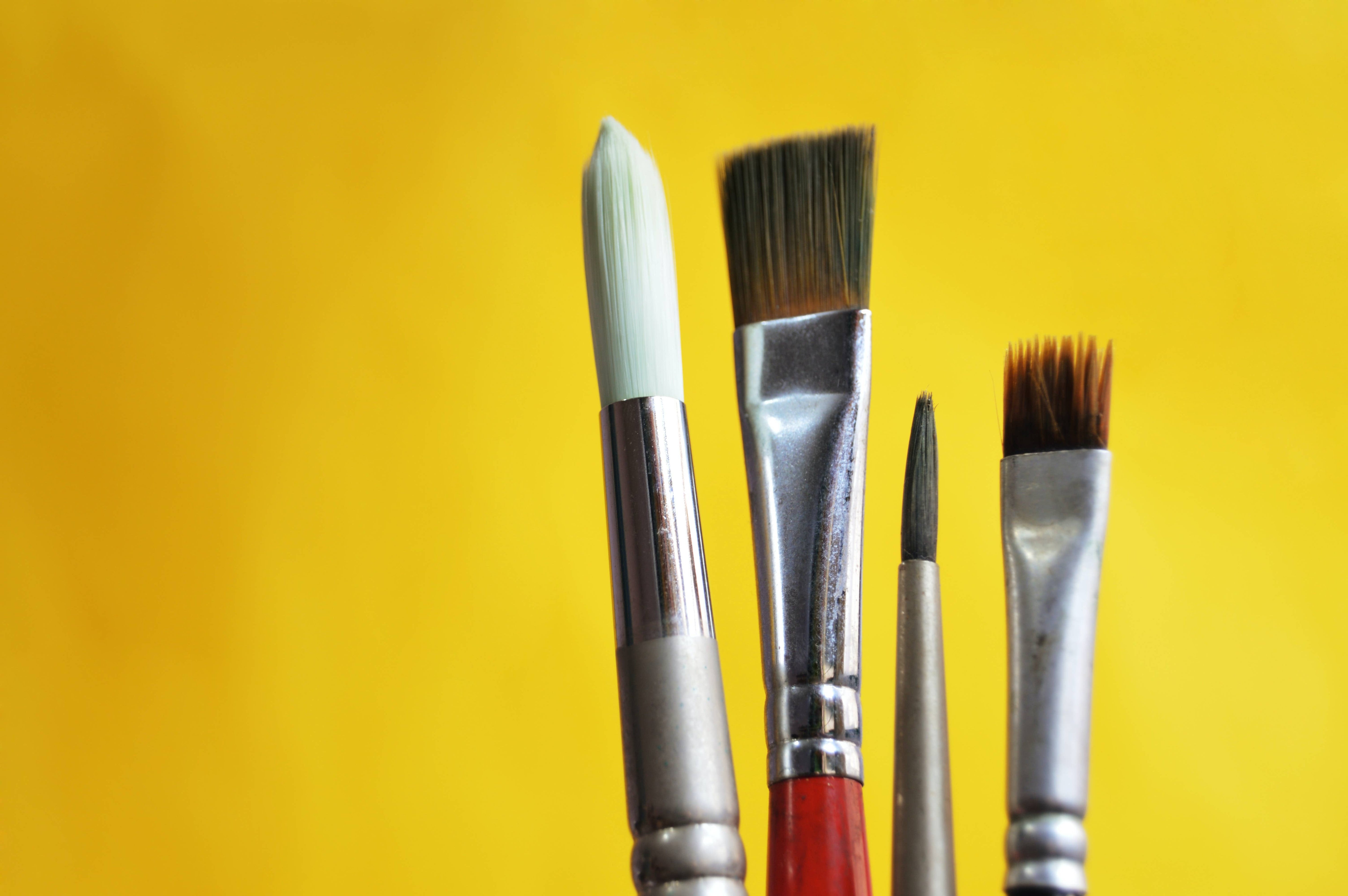 How to Clean Oil Paint Off Brushes: Tips for Artists