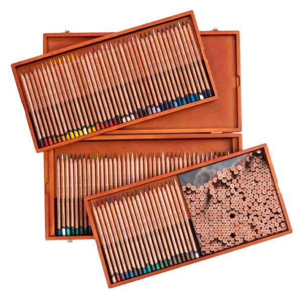 Derwent Lightfast Wooden Box Set of 100